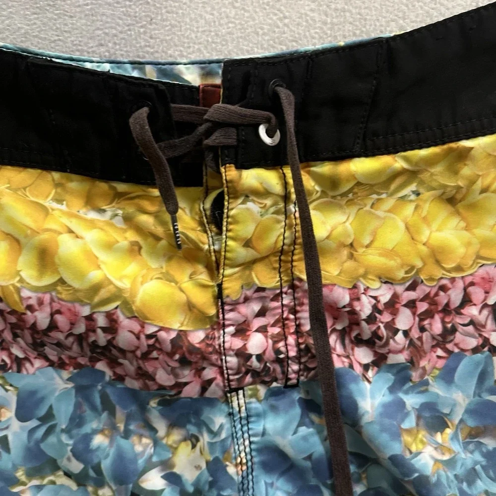 Billabong Board Shorts Men's Size 31 Floral Striped 10